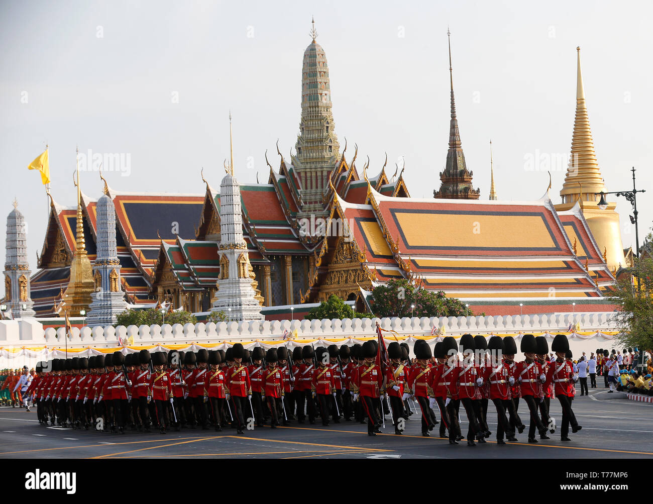 Bangkok, Thaïlande. Le 05 mai, 2019. Garde royale vu marcher pendant la Thaïlande est roi Maha Vajiralongkorn Bodindradebayavarangkun (X) Procession du couronnement de Rama sur terre pour faire le tour de la ville afin de donner au peuple la possibilité d'assister et de rendre hommage à leur nouveau roi. Credit : SOPA/Alamy Images Limited Live News Banque D'Images