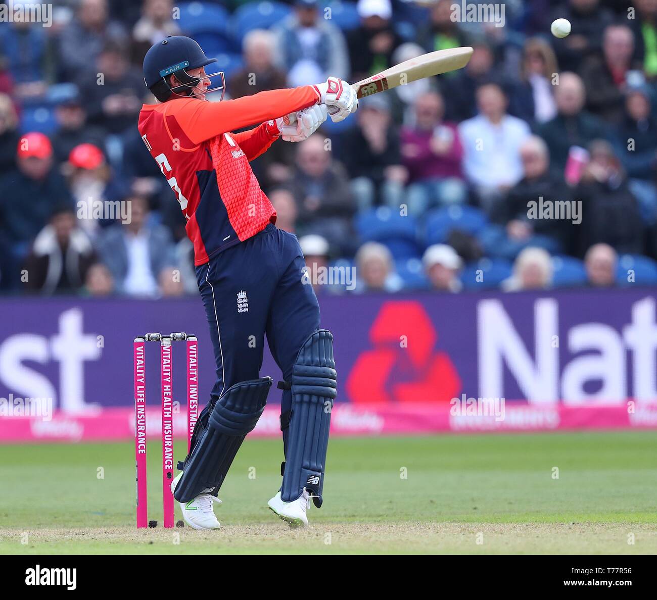 Cardiff, Wales, UK. 5e mai 2019. Joe racine d'Angleterre hits pendant l'Angleterre v Pakistan, Vitalité T20 match à Sophia Gardens. Credit : Mitchell GunnESPA-Crédit Images : Cal Sport Media/Alamy Live News Banque D'Images