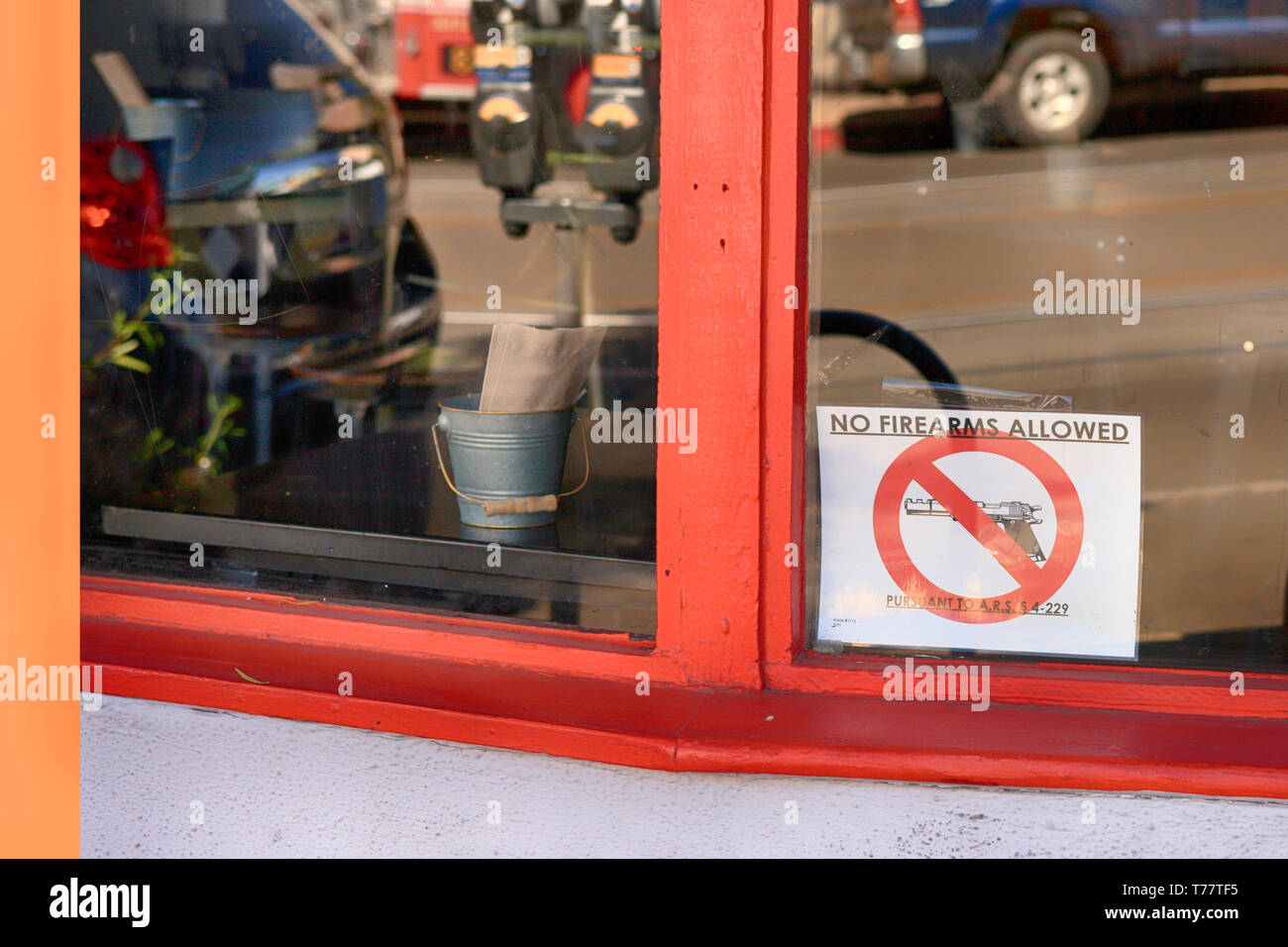 Pas d'armes à feu autorisé signe extérieur d'un restaurant à Tucson AZ Banque D'Images