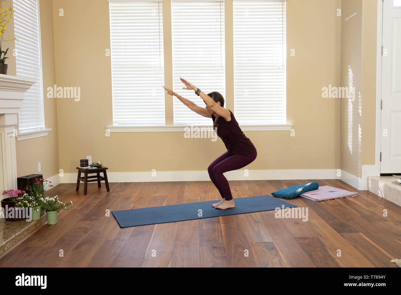 L'accroupissement profond Yoga Banque D'Images