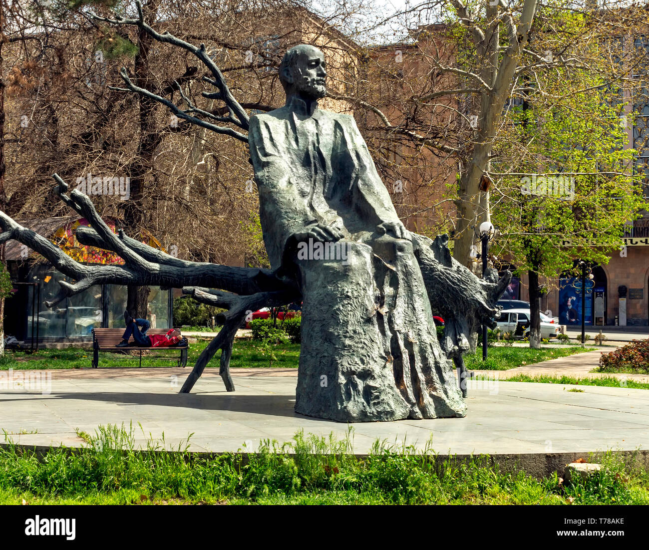 YEREVAN,ARMÉNIE - AVRIL 15,2019 : La statue de Komitas - compositeur arménien, folkloriste, musicologue, chanteuse et chef de choeur. Banque D'Images