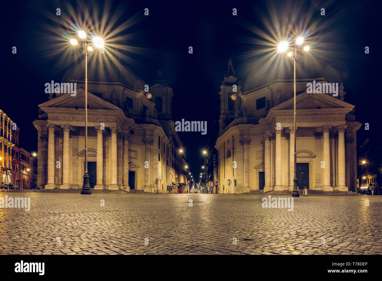La Piazza del Popolo ou peuples Square après l'église de Santa Maria del Popolo est l'une des plus célèbres places de Rome. Square avec les lits chu Banque D'Images