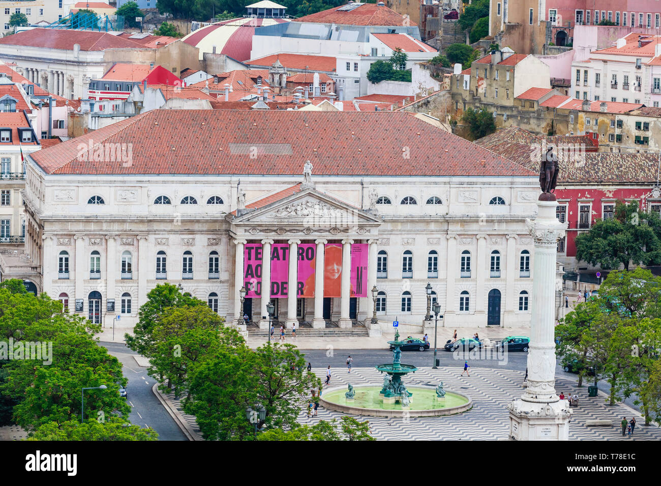 Vue de la statue de Roi du Portugal, Dom Pedro IV et Dona Maria II Théâtre national de l'ascenseur de Santa Justa ou santa juste un ascenseur . Squ Rossio Banque D'Images