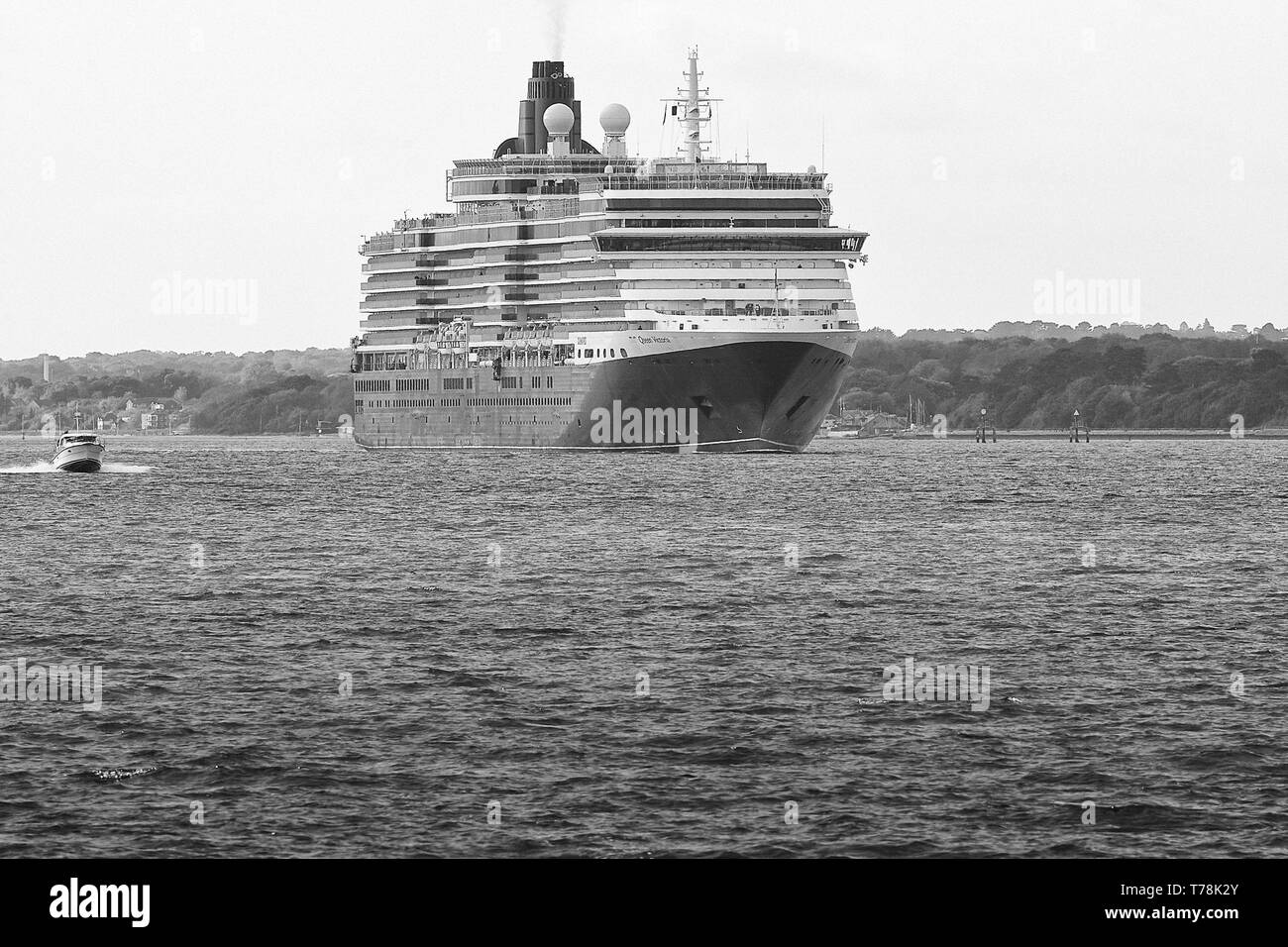 La Cunard Line, un paquebot de croisière, Mme la reine Victoria, à la vapeur d'eau, de Southampton à destination de Hambourg, le 28 avril 2019. Banque D'Images