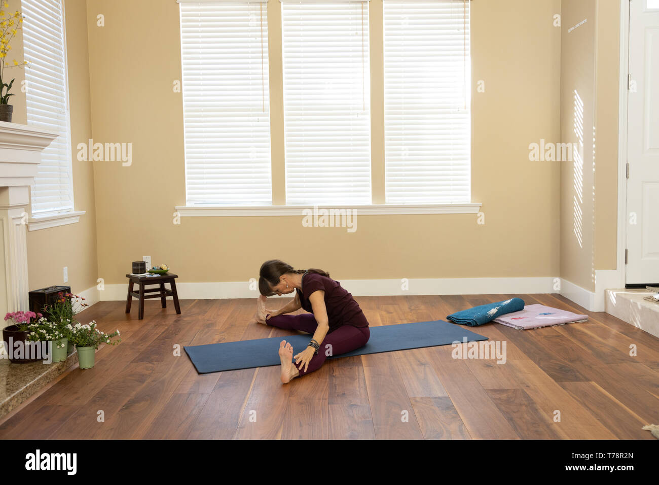Upavista Konasana yoga pose Banque D'Images