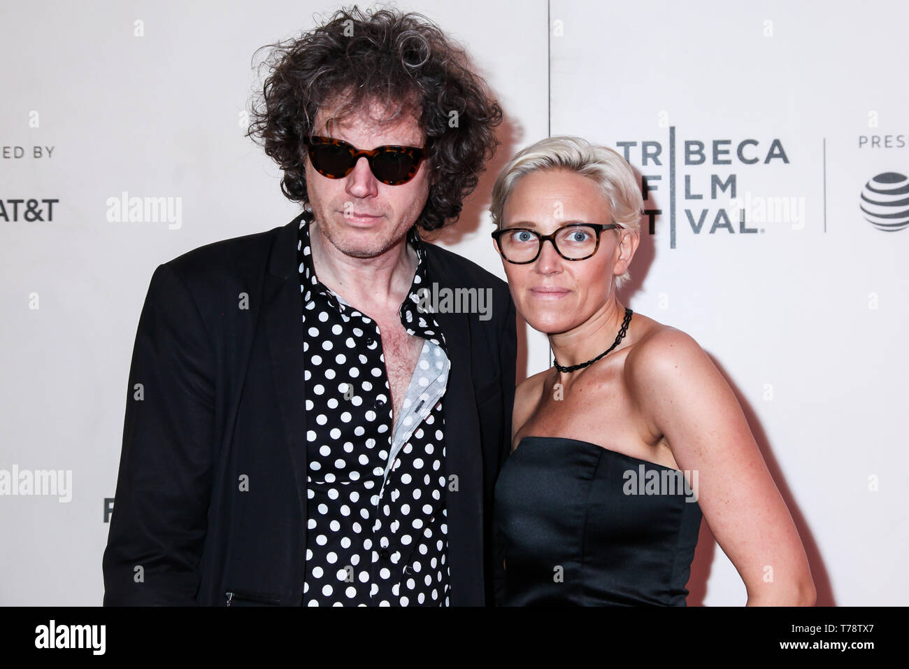 New York, USA. 06Th Mai, 2019. NEW YORK, NY - mai 03. 2019 : John W. Walterr et Vanessa Gould assiste au "Il faut un fou' 2019 Tribeca Film Festival au Théâtre Stella Artois au BMCC Tribeca Performing Arts Center Crédit : Miro Vrlik /Pacific Press/Alamy Live News Banque D'Images