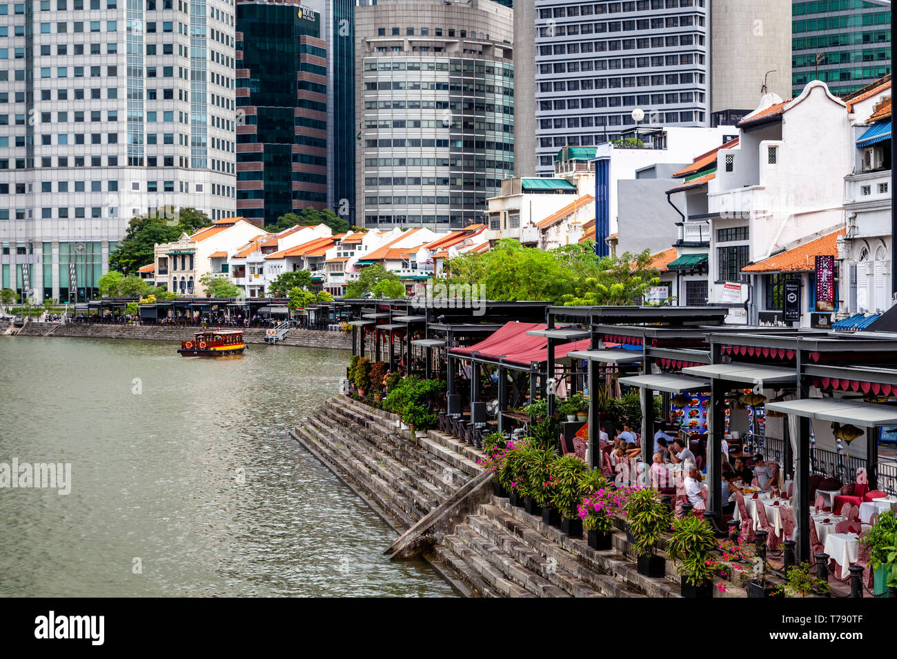 Boat Quay et le CBD Skyline, Singapour, en Asie du sud-est Banque D'Images