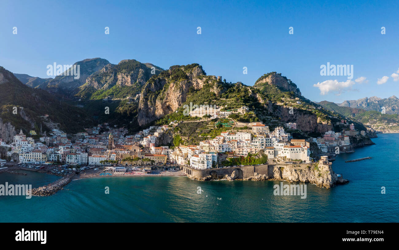 Vue aérienne de la ville d'Amalfi, Campanie, Italie Banque D'Images