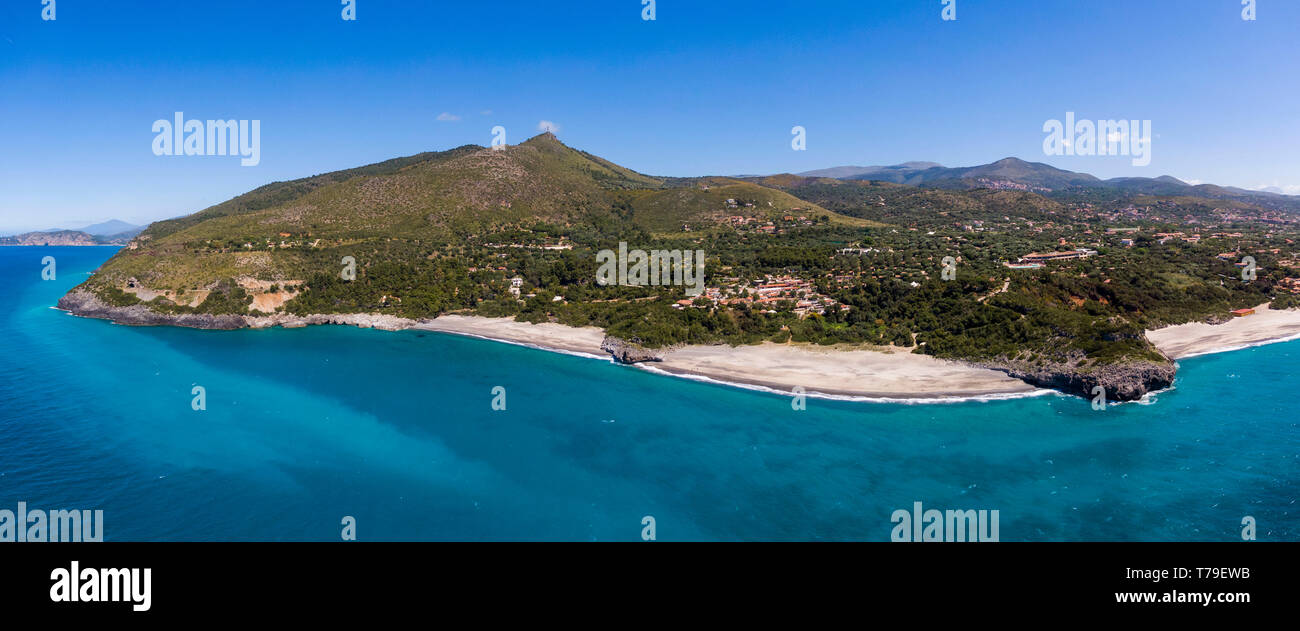 Vue aérienne de Capogrosso près de plages de Marina di Camerota, Campanie, Italie Banque D'Images