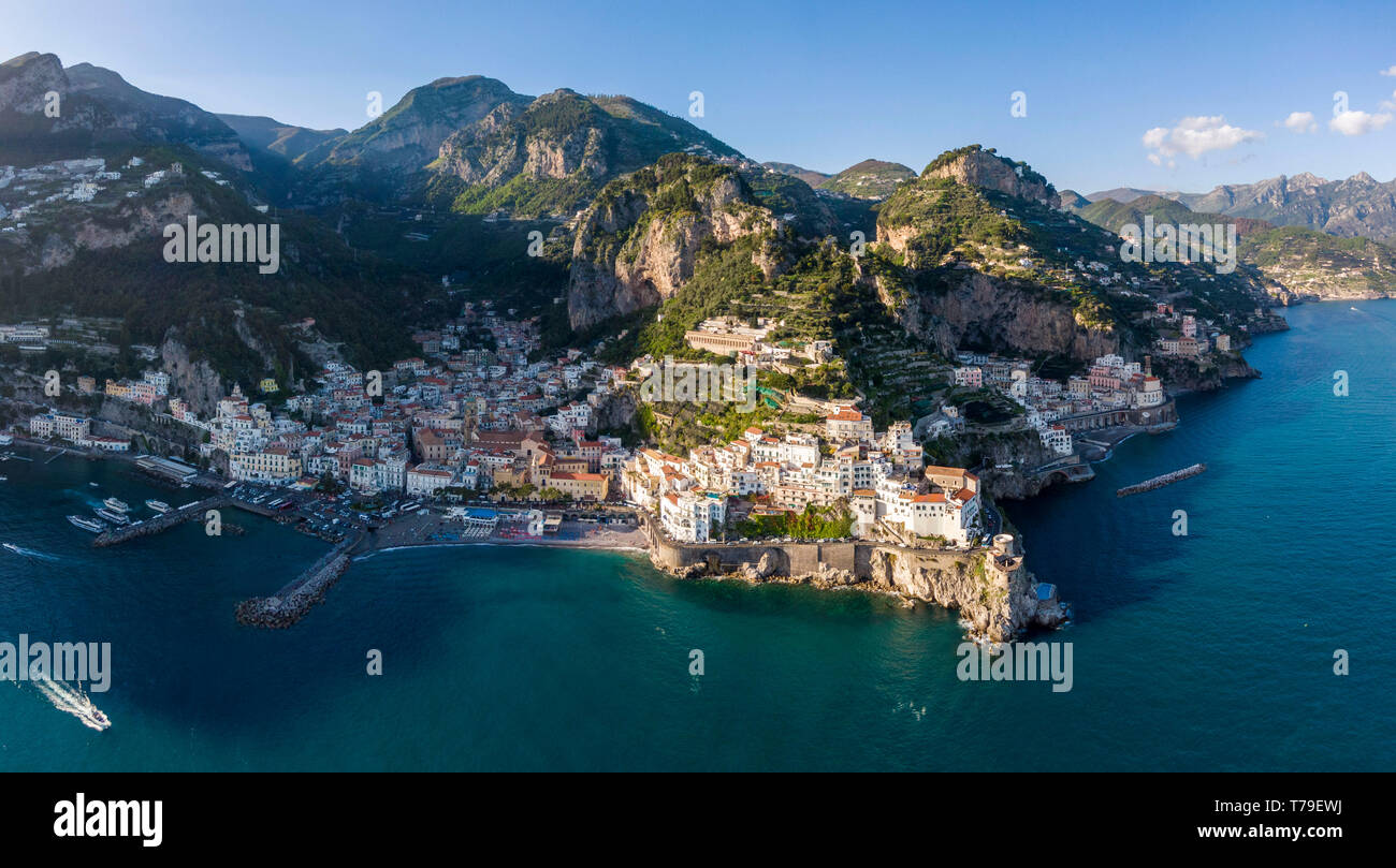 Vue aérienne de la ville d'Amalfi, Campanie, Italie Banque D'Images