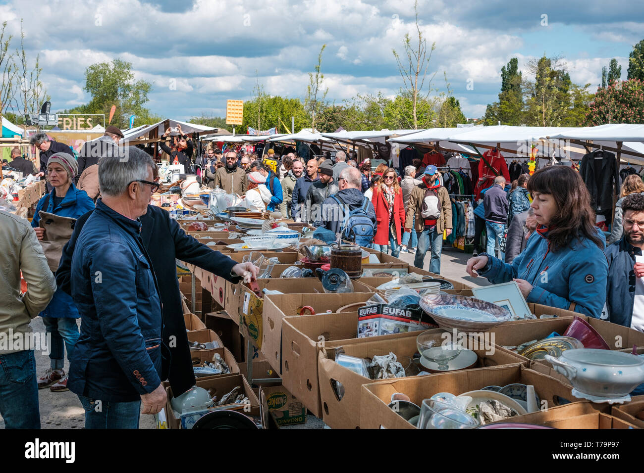 Berlin, Allemagne - Mai 2019 : marché aux puces de Mauerpark le dimanche à Berlin Banque D'Images