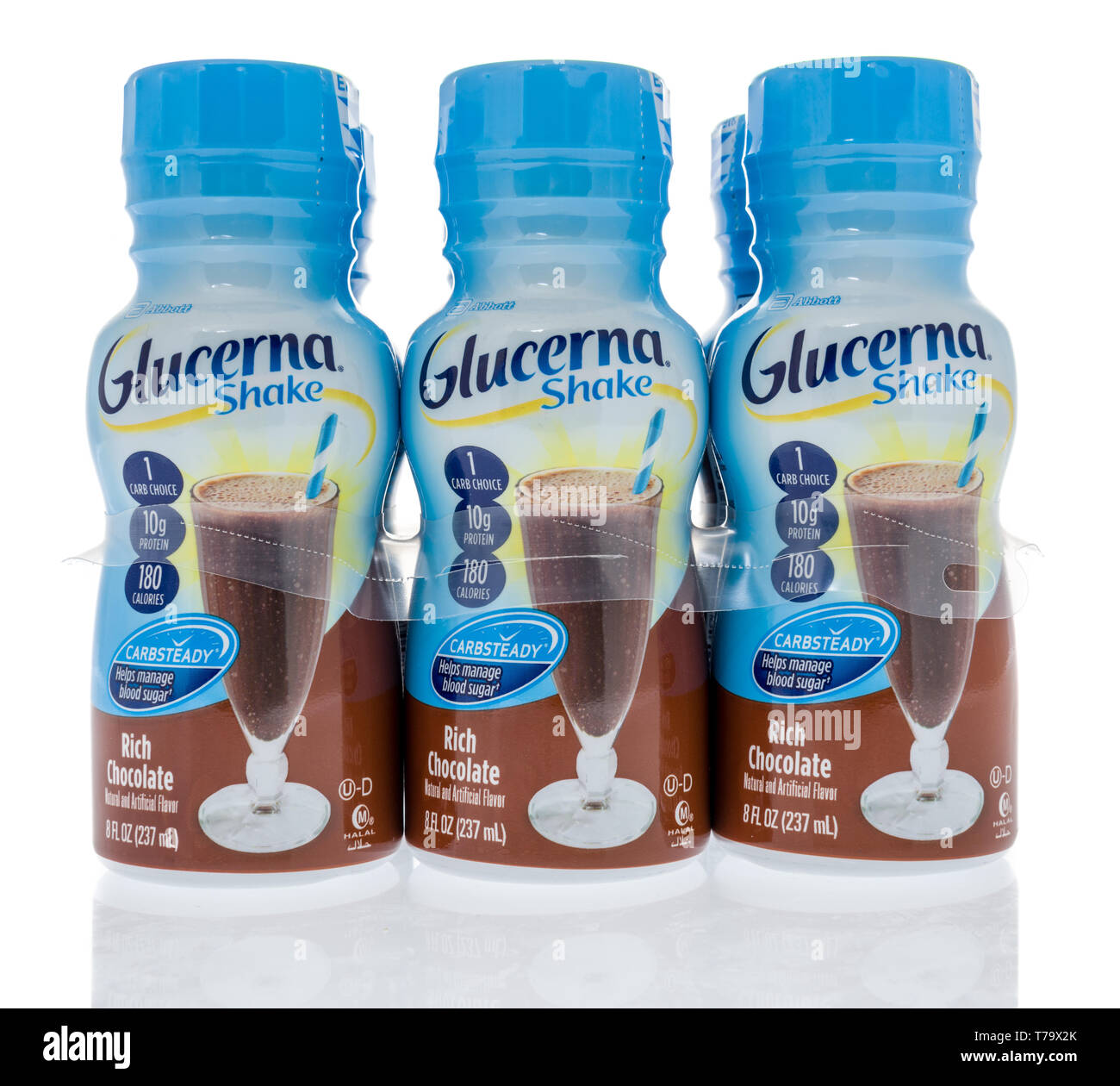 Winneconne, WI - 3 mai 2019 : une bouteille d'Abbott Nutrition Glucerna agiter dans un contexte isolé Banque D'Images