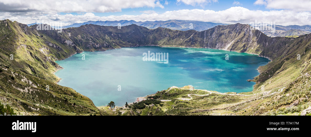Belle vue panoramique sur le lac de Quilotoa Quilotoa, Equateur Banque D'Images