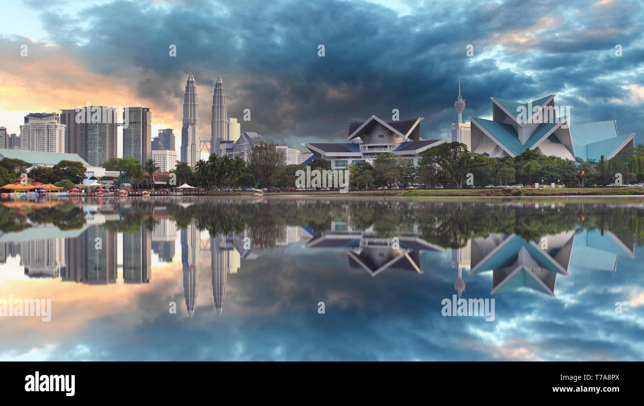 Kuala Lumpur, Malaisie skyline at Titiwangsa Park. Banque D'Images