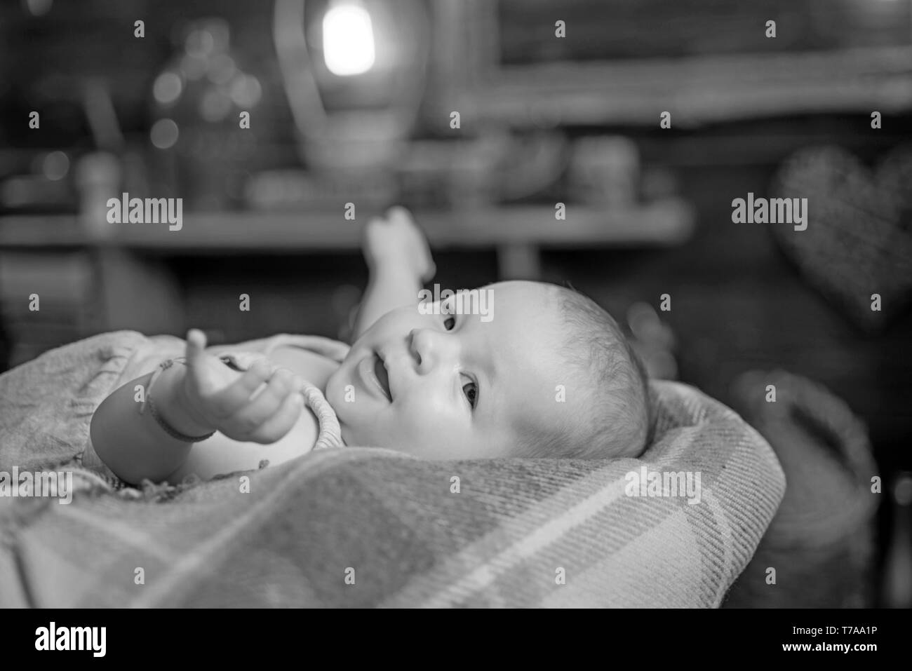 Doux Reves L Enfance Et De Bonheur Sweet Little Baby Nouvelle Vie Et La Naissance De Bebe Petite Fille Avec Visage Mignon Parent La Famille La Garde Des Enfants Childrens Photo Stock