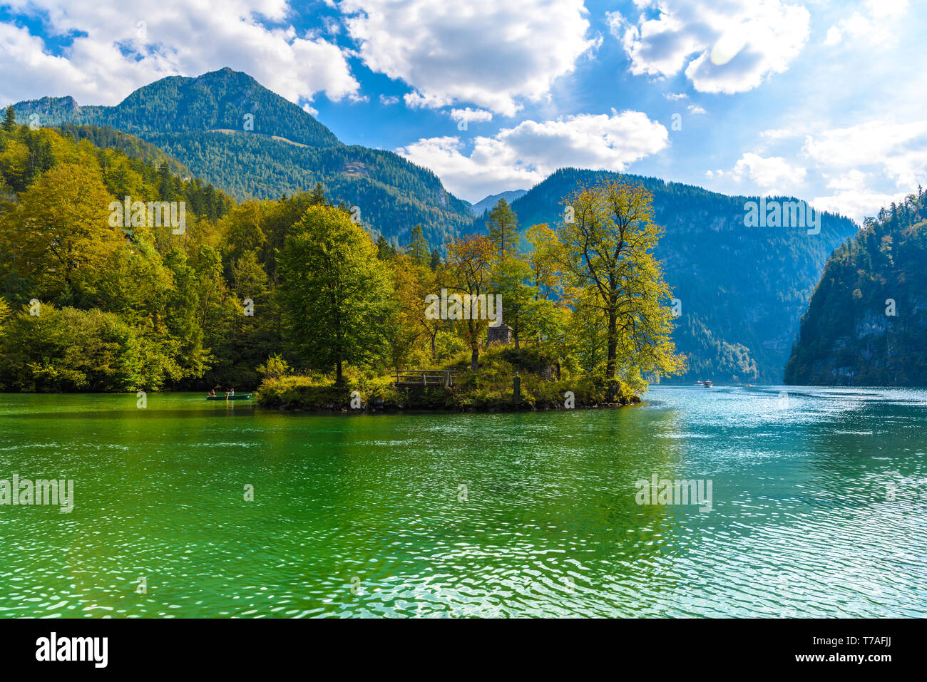 Petite île avec des arbres dans le lac Königssee, Konigsee, parc national  de Berchtesgaden, en Bavière, Allemagne Photo Stock - Alamy