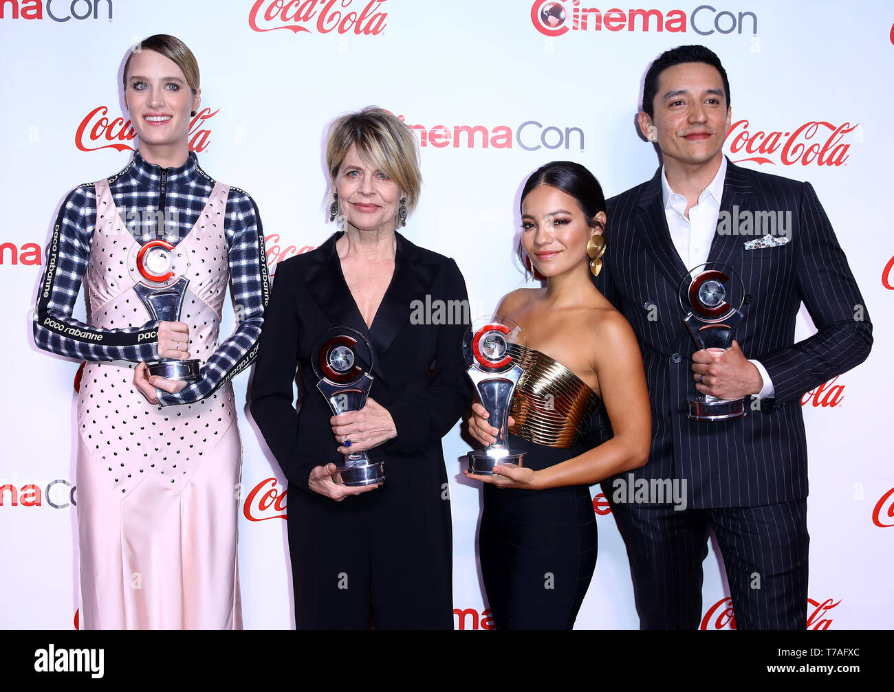 CinemaCon 2019 Prix grand écran à l'intérieur de Caesars Palace comprend : Mackenzie Davis, Linda Hamilton, Natalia Reyes, Gabriel Luna Où : Las Vegas, Nevada, United States Quand : 04 Avr 2019 Crédit : Judy Eddy/WENN.com Banque D'Images
