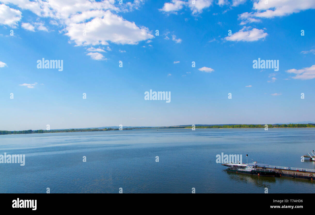 Une vue de la forteresse de Ram sur le Danube. La frontière entre la Roumanie et la Serbie.vue depuis la partie serbe - image Banque D'Images