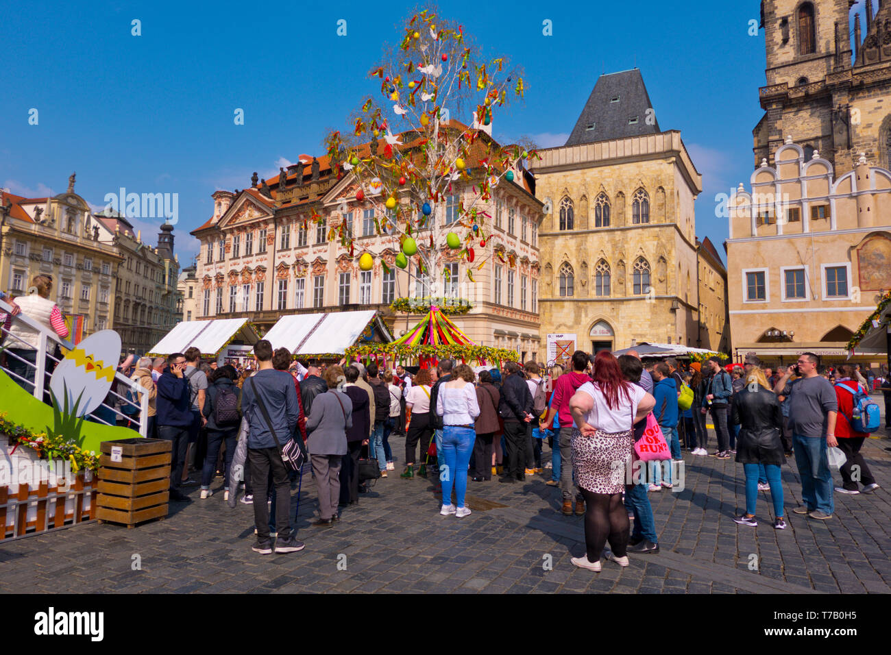 Marché de Pâques, place de la vieille ville, Prague, République Tchèque Banque D'Images
