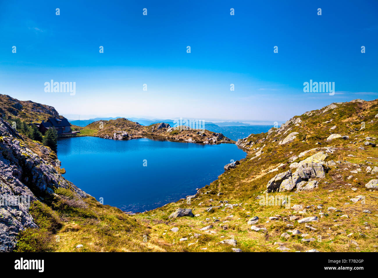 Sur le lac haut de Ulriken Mountain à Bergen, Norvège Banque D'Images