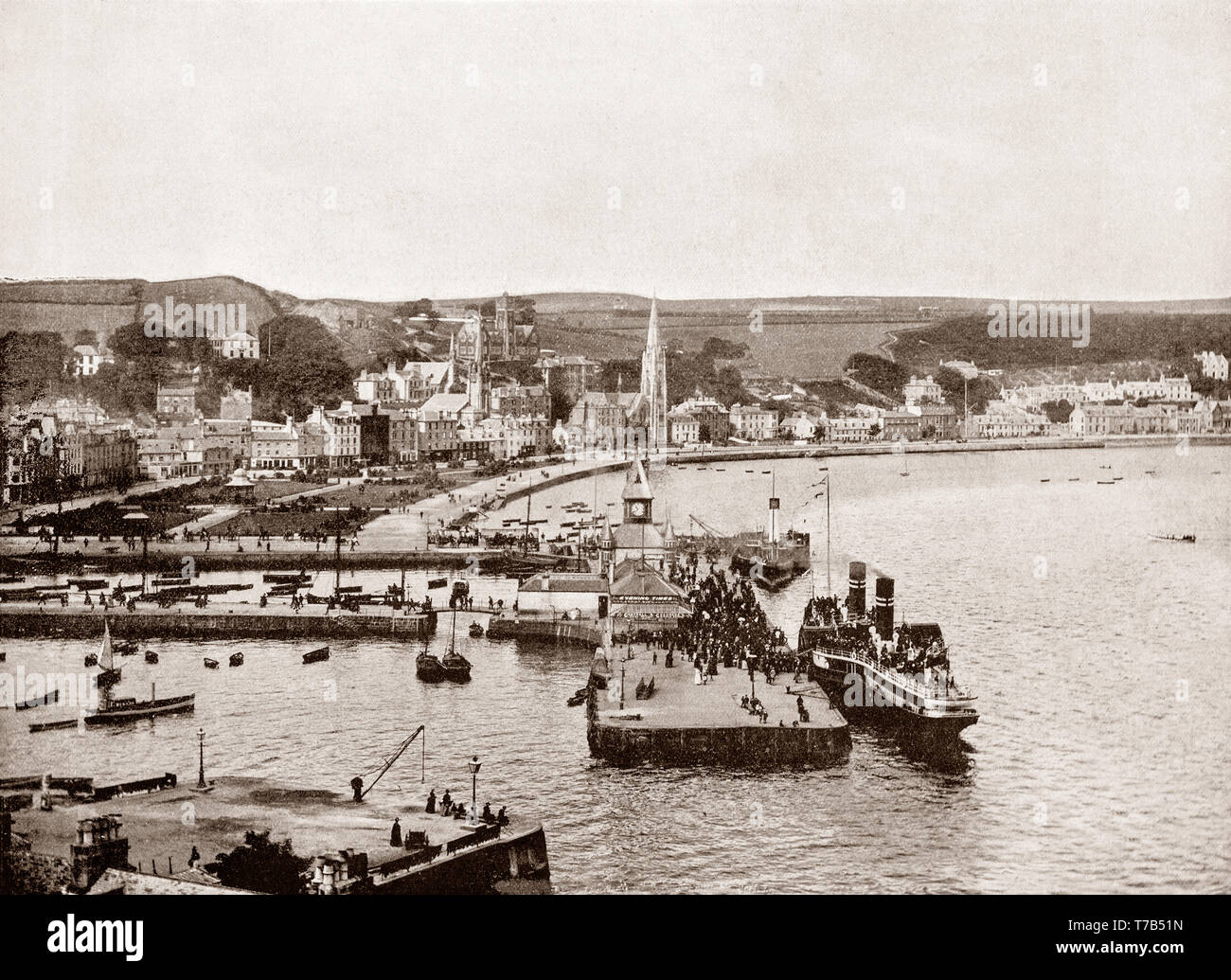 Une vue de la fin du xixe siècle, de Rothesay, principale ville de l'île de Bute dans le Firth of Clyde, Argyll and Bute, Ecosse. Il s'est développé comme une destination touristique populaire pour les Glaswegians aller 'doon l'eau'. Rothesay est également l'emplacement de l'un des établissements d'Ecosse centre thermal au cours du 19e siècle années d'expansion de l'hydropathie mouvement. Il y avait aussi un tramway électrique - la Rothesay et Ettrick Bay Light Railway - qui s'étire à travers l'île pour l'une de ses plus grandes plages. Banque D'Images
