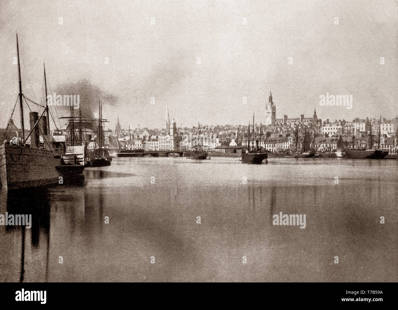 Une vue de la fin du xixe siècle de navigation dans la rivière Dee à Aberdeen, la ville de granit, dans le nord-est de l'Ecosse. L'importance économique d'Aberdeen et le développement de la construction navale et de la pêche a conduit à la construction de l'actuel port y compris Victoria Dock et le brise-lames du Sud, et l'extension de la jetée Nord. Banque D'Images