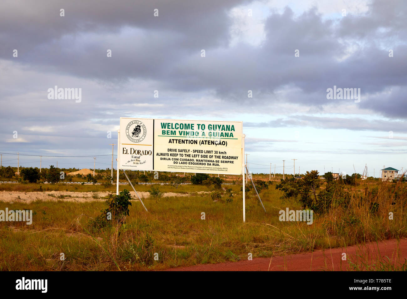 Bienvenue au Guyana Guyana signe à Lethem après passage de la frontière entre le Brésil et l'Aileron Bom Lethem Amérique du Sud Guyana Banque D'Images