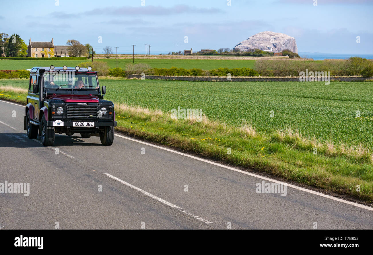 Classic 2000 Land Rover Defender avec Bass Rock, North Berwick Rotary Club voiture classique d' 2019, East Lothian, Scotland, UK Banque D'Images