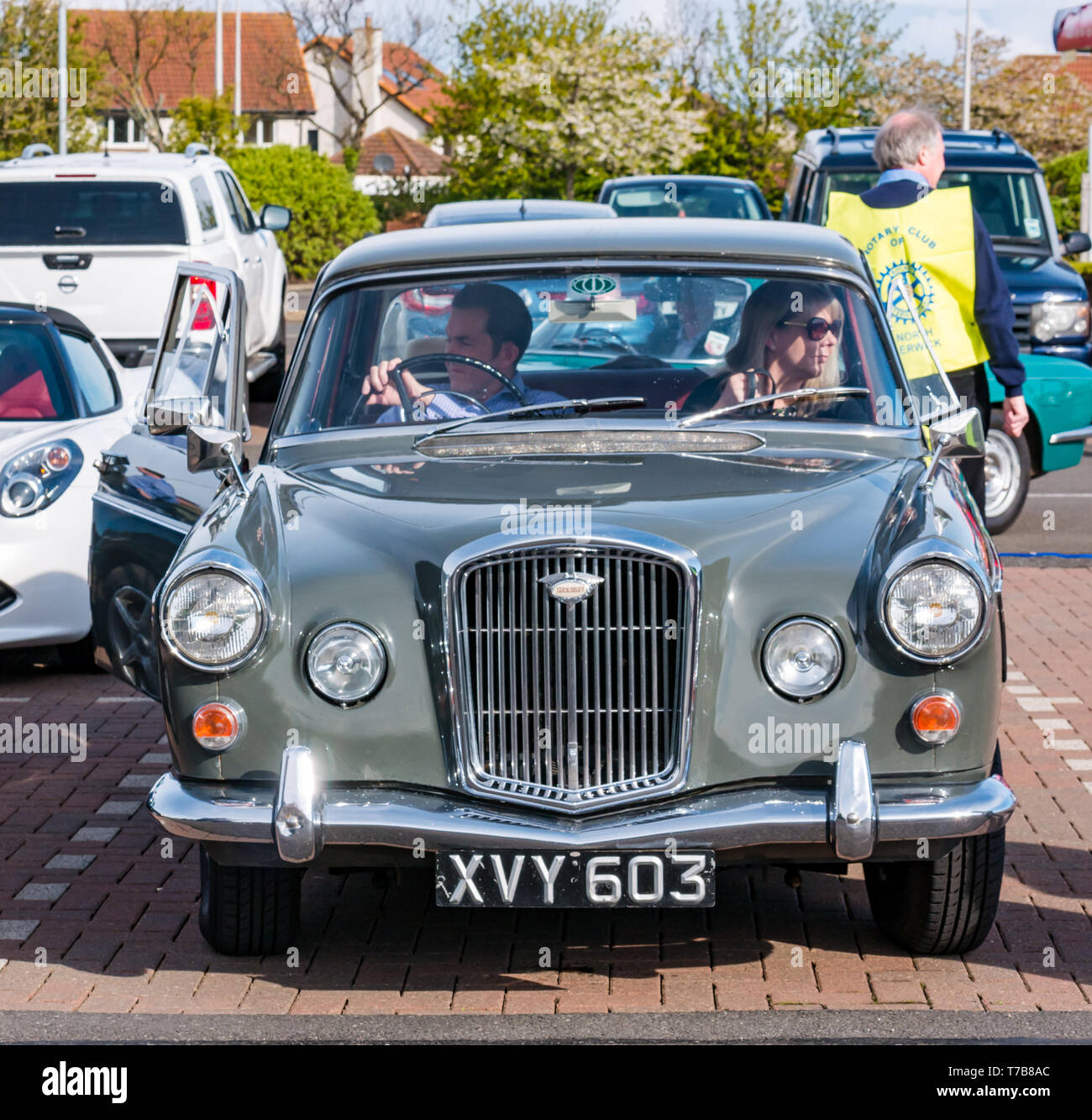 Vintage 1961 Wolseley stationné dans un parking Tesco, North Berwick Rotary Club voiture classique d' 2019, East Lothian, Scotland, UK Banque D'Images