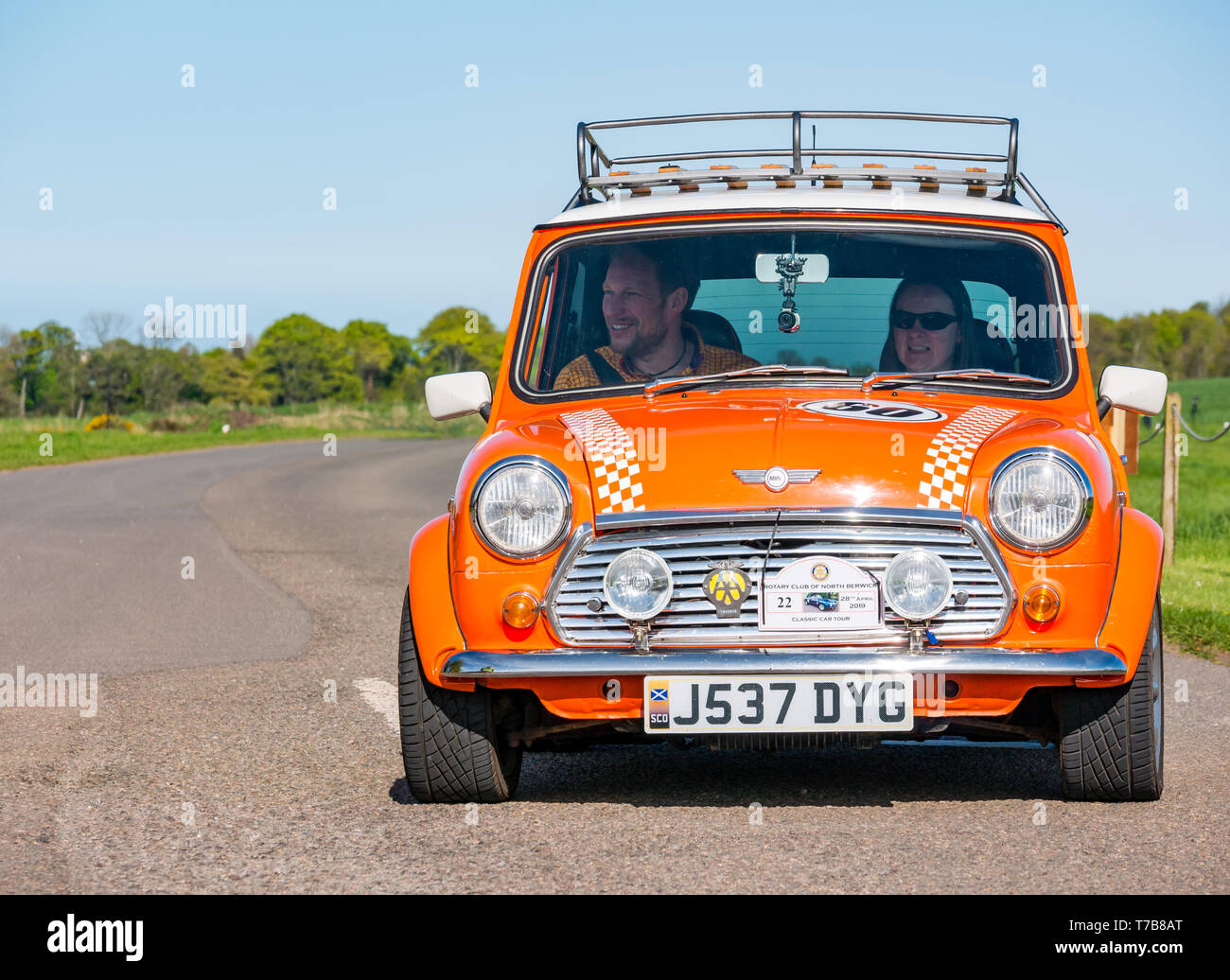 Vintage 1991 Rover Mini Cooper orange arrivant à Estate Archerfield, North Berwick Rotary Club voiture classique d' 2019, East Lothian, Scotland, UK Banque D'Images