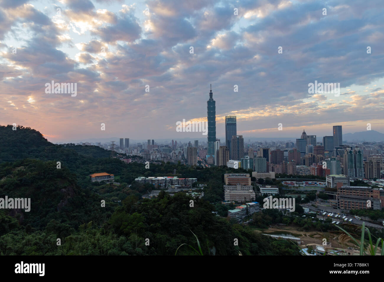 Vue aérienne de la Taipei 101 et la ville de Xiangshan à Taipei, Taïwan Banque D'Images