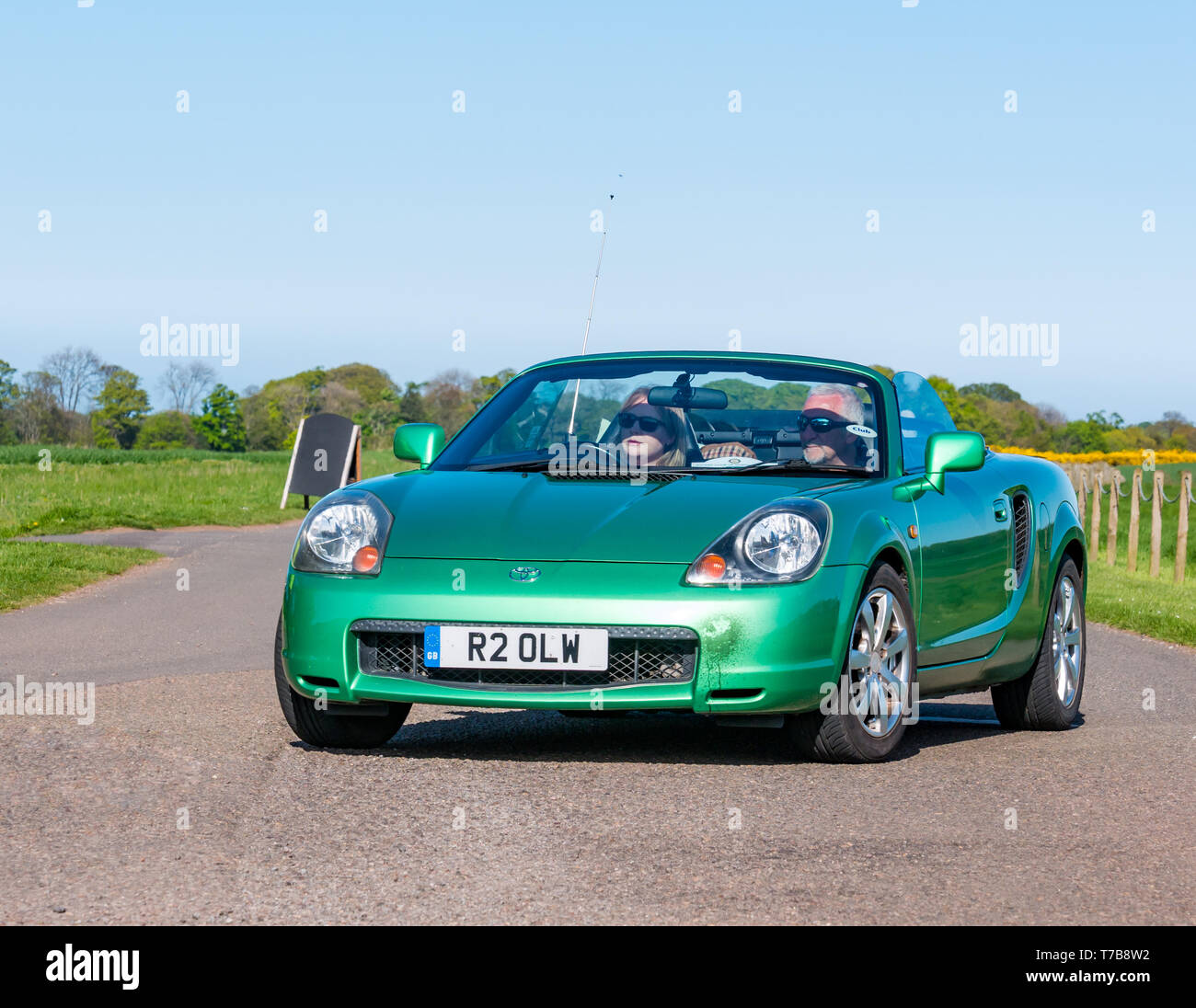 2000 Toyota MR2 classique sport convertible voiture arrivant à Estate Archerfield, North Berwick Rotary Club Voiture Classique Tour 2019, East Lothian, Scotland Banque D'Images