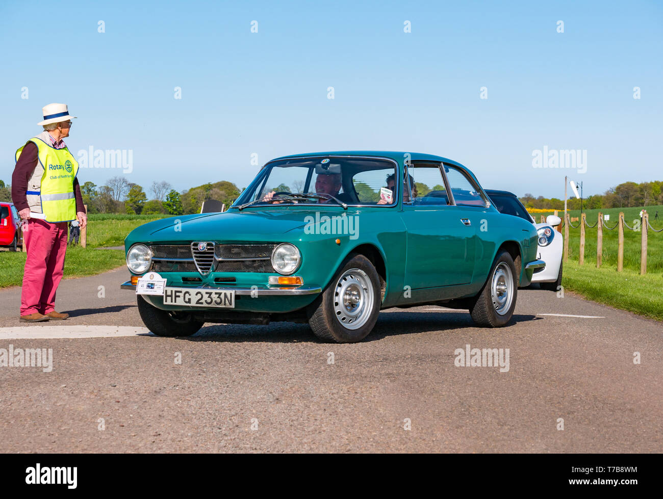 Classic vintage 1975 Alfa Romeo GT voiture arrivant à Estate Archerfield, North Berwick Rotary Club voiture classique d' 2019, East Lothian, Scotland, UK Banque D'Images