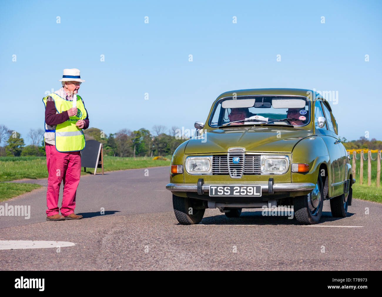 1972 Saab 96 Olive vintage V4 à North Berwick Rotary Club Classic Tour en voiture en 2019, arrivant à Estate.Archerfield East Lothian, Scotland, UK Banque D'Images