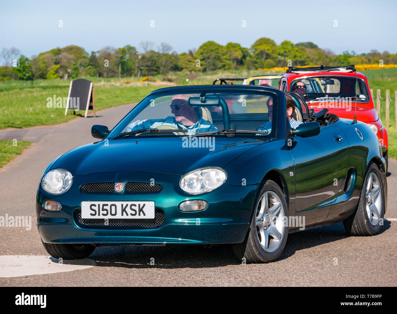 Classic 1998 MG voiture sport décapotable arrivant à Estate Archerfield, North Berwick Rotary Club voiture classique d' 2019, East Lothian, Scotland, UK Banque D'Images