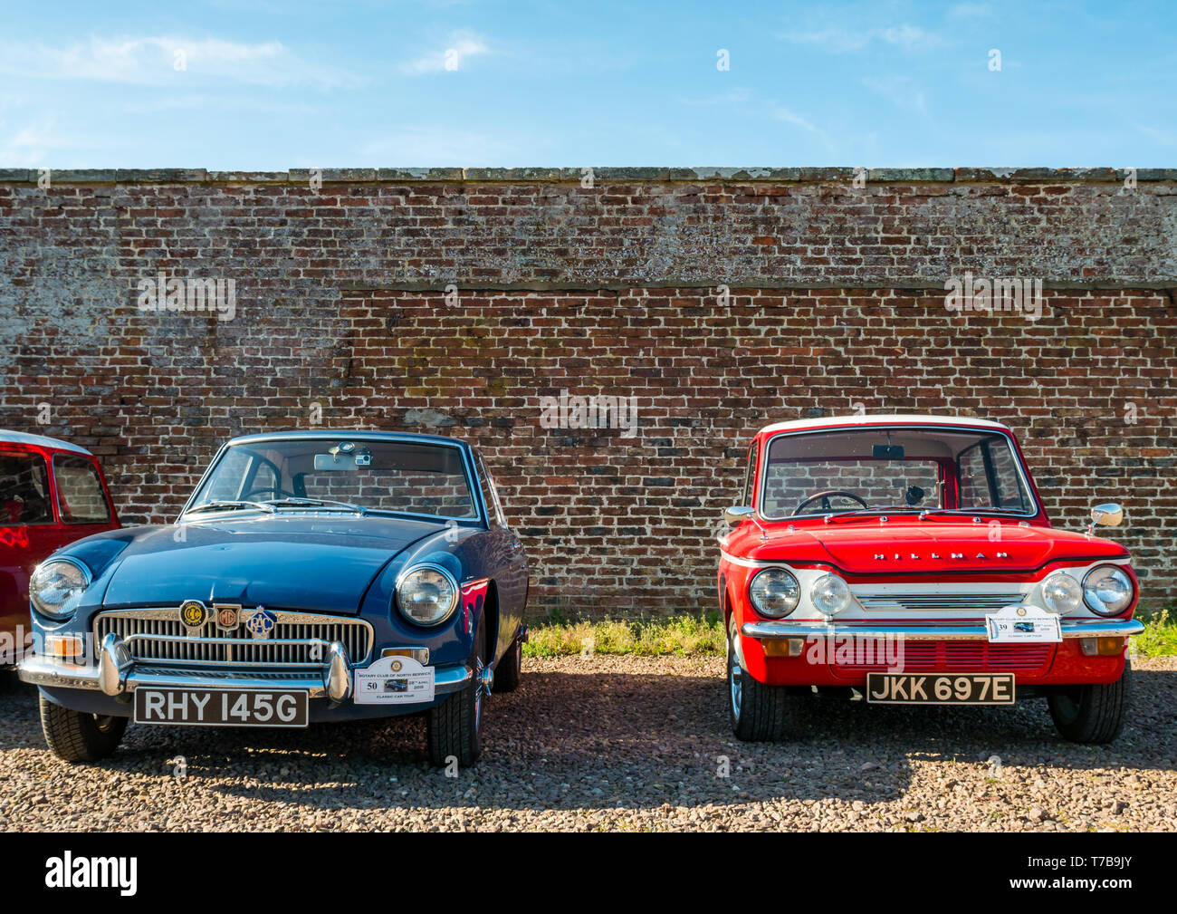 1967 Hillman Imp Classic vintage & 1968 MG voiture sport décapotable, North Berwick, Archerfield Rotary Club Voiture Classique Tour 2019, East Lothian en Écosse Banque D'Images