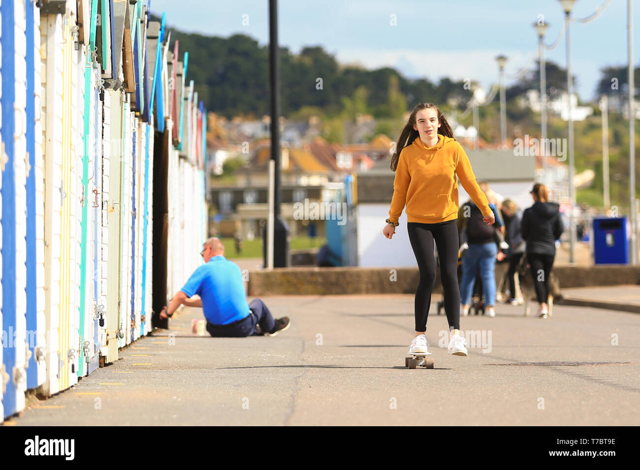 Un jeune skateur professionnel a l'amusement sur le front de mer de Paignton sur une rive ensoleillée maison de vacances. Peter Lopeman/Alamy Live News Banque D'Images