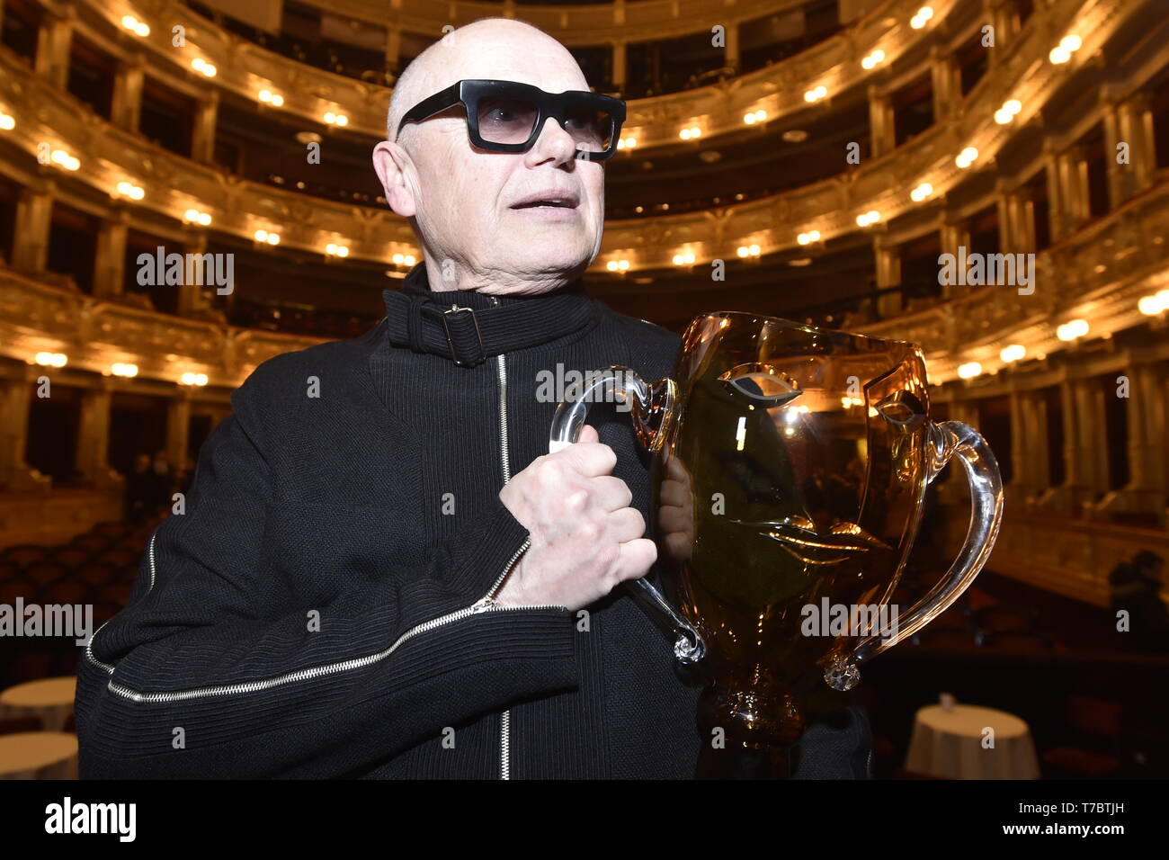 Prague, République tchèque. 24Th Mar, 2018. PHOTO d'artiste, musicien Tchèque, danseur et acteur Jiri Korn va célébrer 70e anniversaire le 17 mai. Jiri Korn reçoit le Prix Thalia ou l'art dans les comédies musicales de l'Association des acteurs tchèques à Prague, République tchèque, le 24 mars 2018. Photo : CTK Vit Simanek/Photo/Alamy Live News Banque D'Images