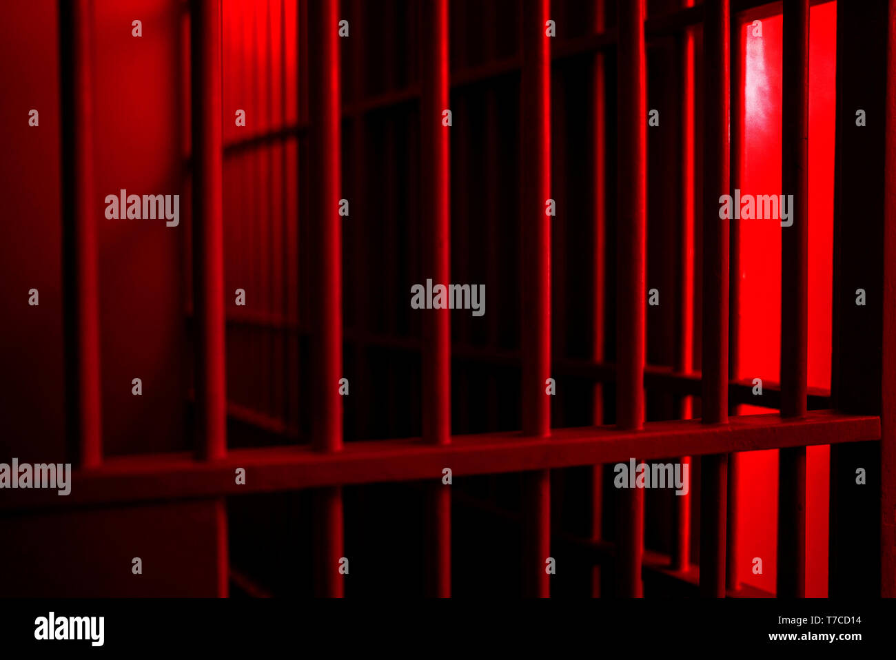 Prison, cellule de prison bars et porte de prison Banque D'Images