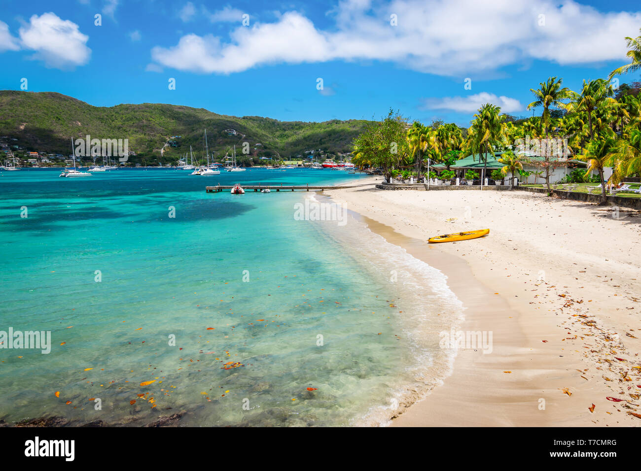 Belle plage de Bequia, St Vincent et les Grenadines. Banque D'Images