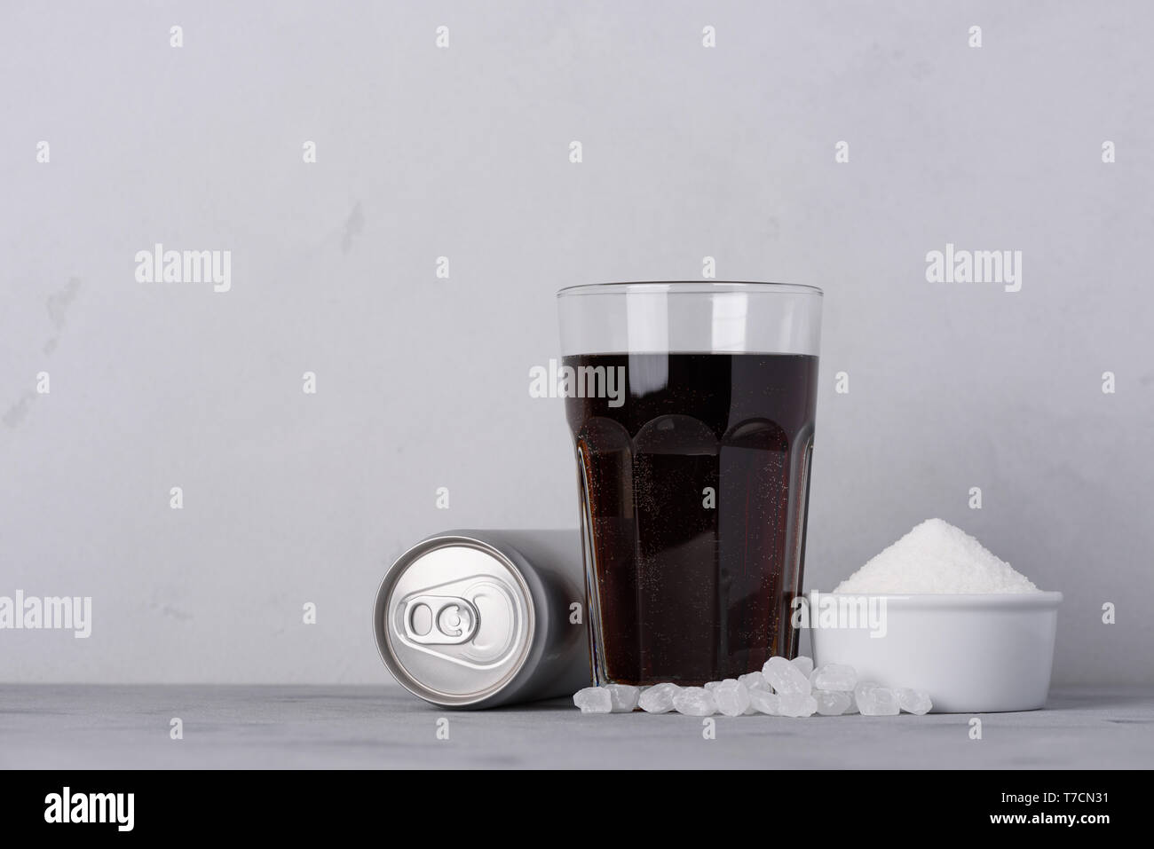 De boissons gazeuses sucrées. Régime alimentaire riche en sucre concept. Banque D'Images