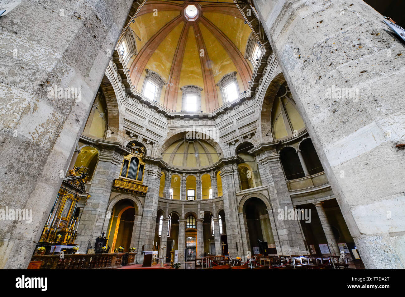 Basilique de San Lorenzo Maggiore est l'une des plus anciennes églises de Milan, Lombardie, Italie. Banque D'Images