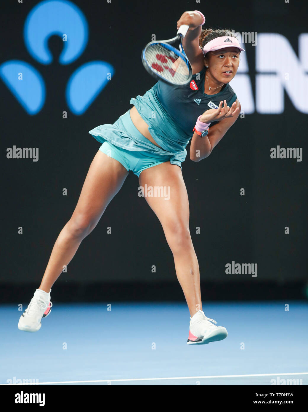 Joueur de tennis Japonais Naomi Osaka jouant pendant le tournoi de tennis Open d'Australie 2019, Melbourne Park, Melbourne, Victoria, Australie Banque D'Images