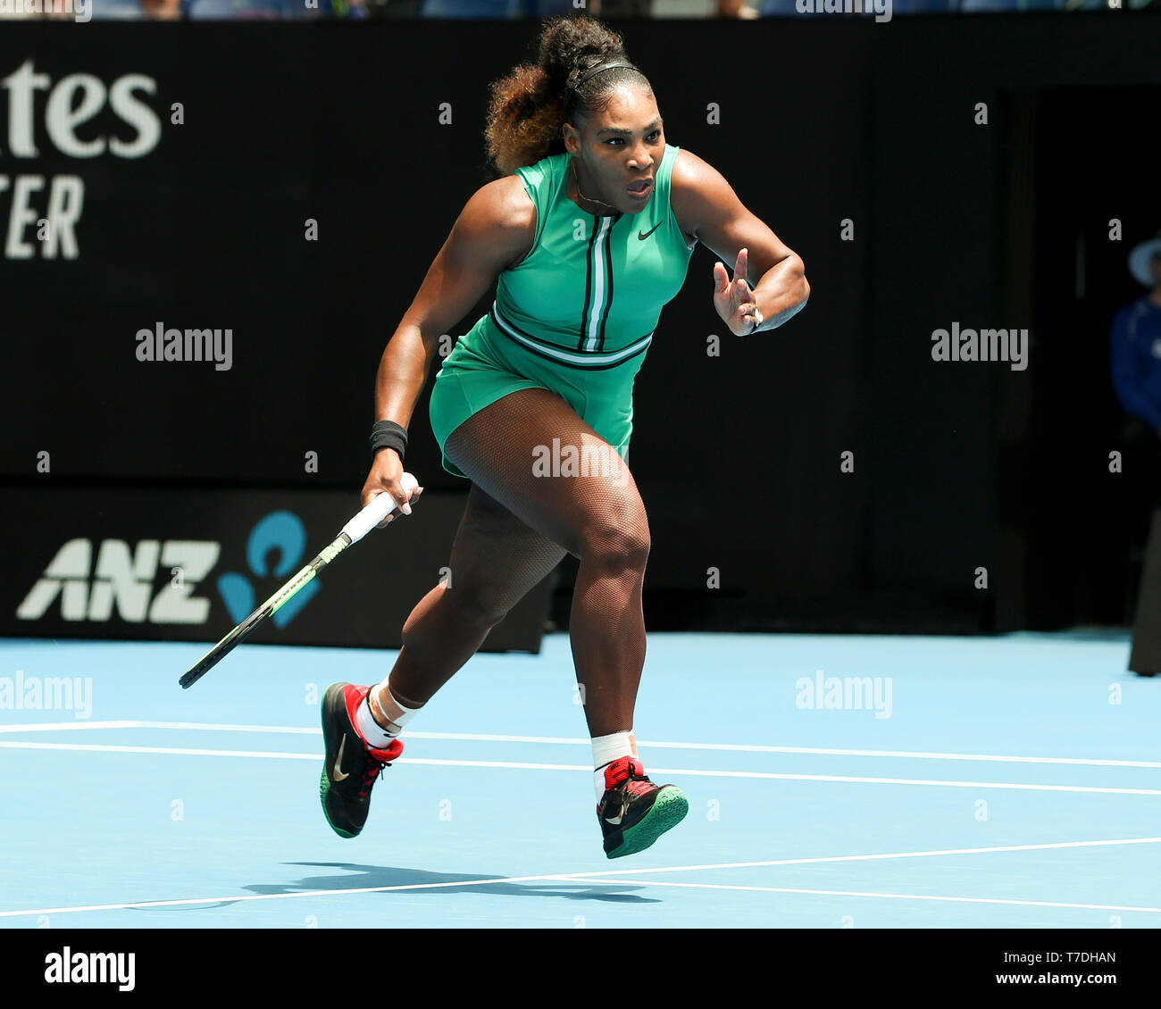 La joueuse de tennis américaine Serena Williams en marche avant pendant le tournoi de tennis Open d'Australie 2019, Melbourne Park, Melbourne, Victoria, Australie Banque D'Images