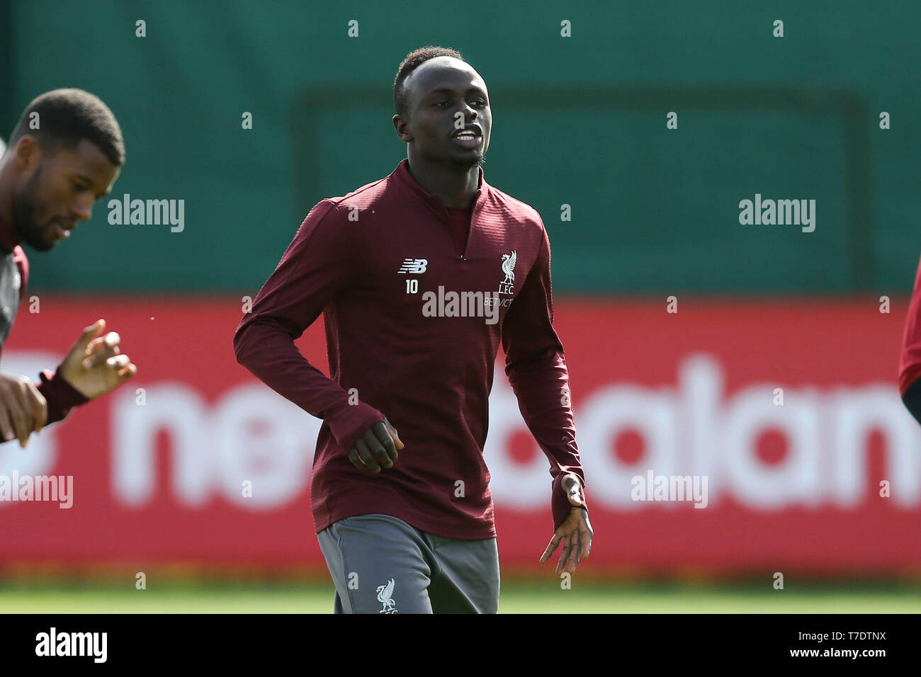 Liverpool, Royaume-Uni. 06 mai, 2019. Sadio Mane de Liverpool. Ligue des Champions, la formation de l'équipe du Liverpool FC, Liverpool FC à Melwood formation du sol à Liverpool le lundi 6 mai 2019. L'équipe de formation de demain sont avant le match contre Barcelone. Ce droit ne peut être utilisé qu'à des fins rédactionnelles. Editorial uniquement. Photos par Chris Stading/Andrew Orchard la photographie de sport/Alamy live news Crédit : Andrew Orchard la photographie de sport/Alamy Live News Banque D'Images