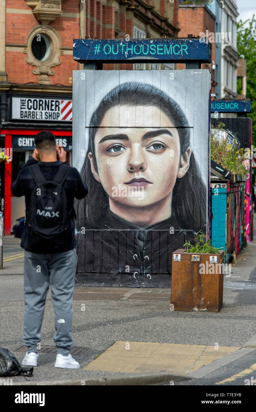 Manchester, UK. 7e mai 2019. Un nouveau morceau de l'art de rue est apparu dans Stevenson Square dans le quartier Nord de Manchester, Royaume-Uni. L'œuvre d'art représente le jeu des trônes Arya Stark, personnage joué par l'actrice Maisie Williams, et a été créé par l'artiste Akse, l'artiste de rue d'origine française qui vit et travaille à Manchester depuis 1997. Cela fait partie du projet d'art public de plein air Outhouse MCR, qui supervise le street art-partie riche du centre-ville. Crédit : Paul Heyes/Alamy Live News Banque D'Images