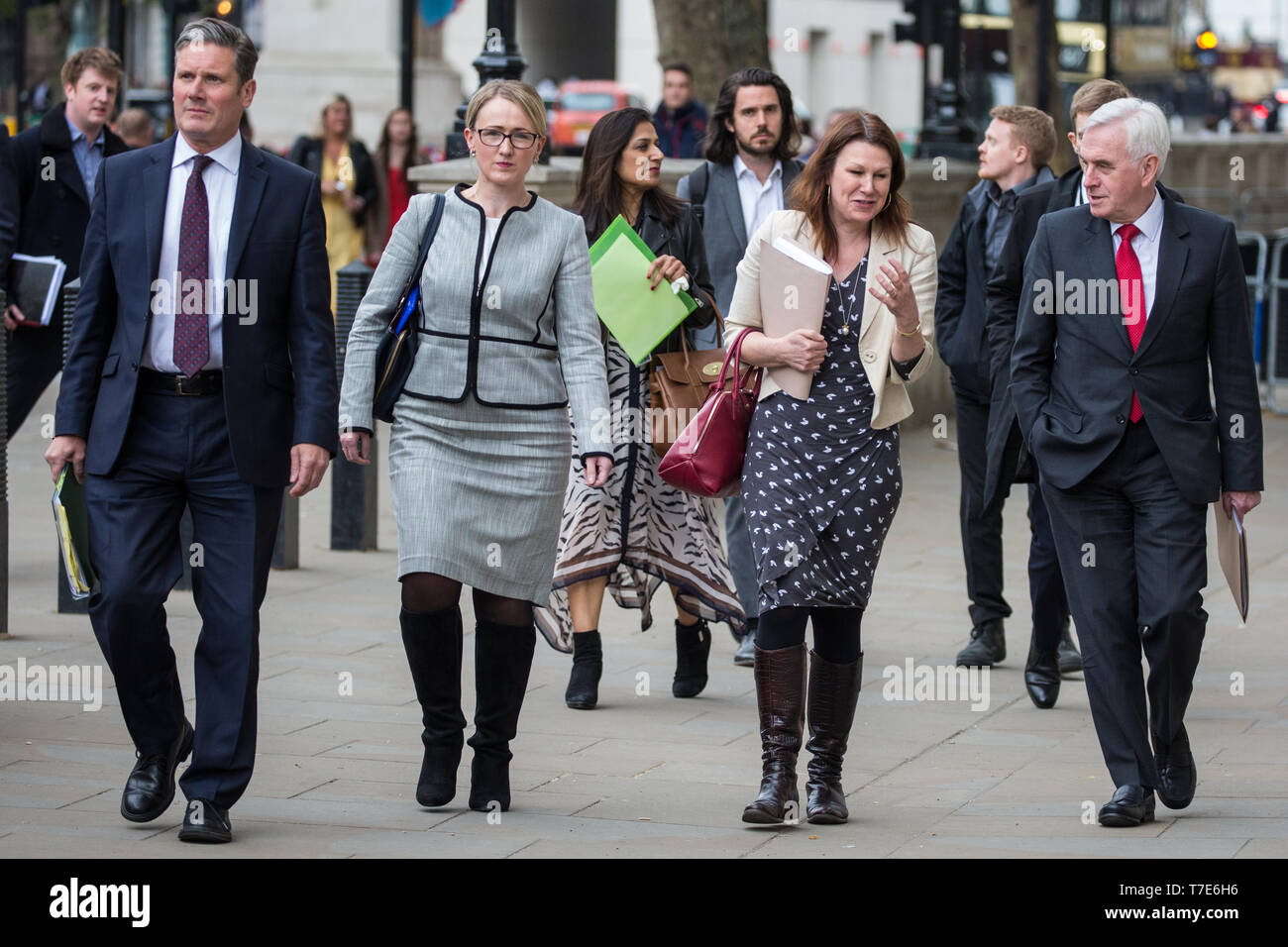 Londres, Royaume-Uni. 7 mai, 2019. Shadow Secrétaire d'État à la sortie de l'Union européenne Monsieur Keir Starmer, Shadow Secrétaire d'État pour les affaires, l'énergie et de stratégie industrielle Long-Bailey Rebecca, Shadow Secrétaire d'État à l'environnement, de l'Alimentation et des Affaires rurales Sue Hayman et Shadow Chancellor John McDonnell arrivent au bureau du Cabinet à assister à la poursuite des pourparlers entre les représentants du gouvernement et le Parti travailliste. Credit : Mark Kerrison/Alamy Live News Banque D'Images