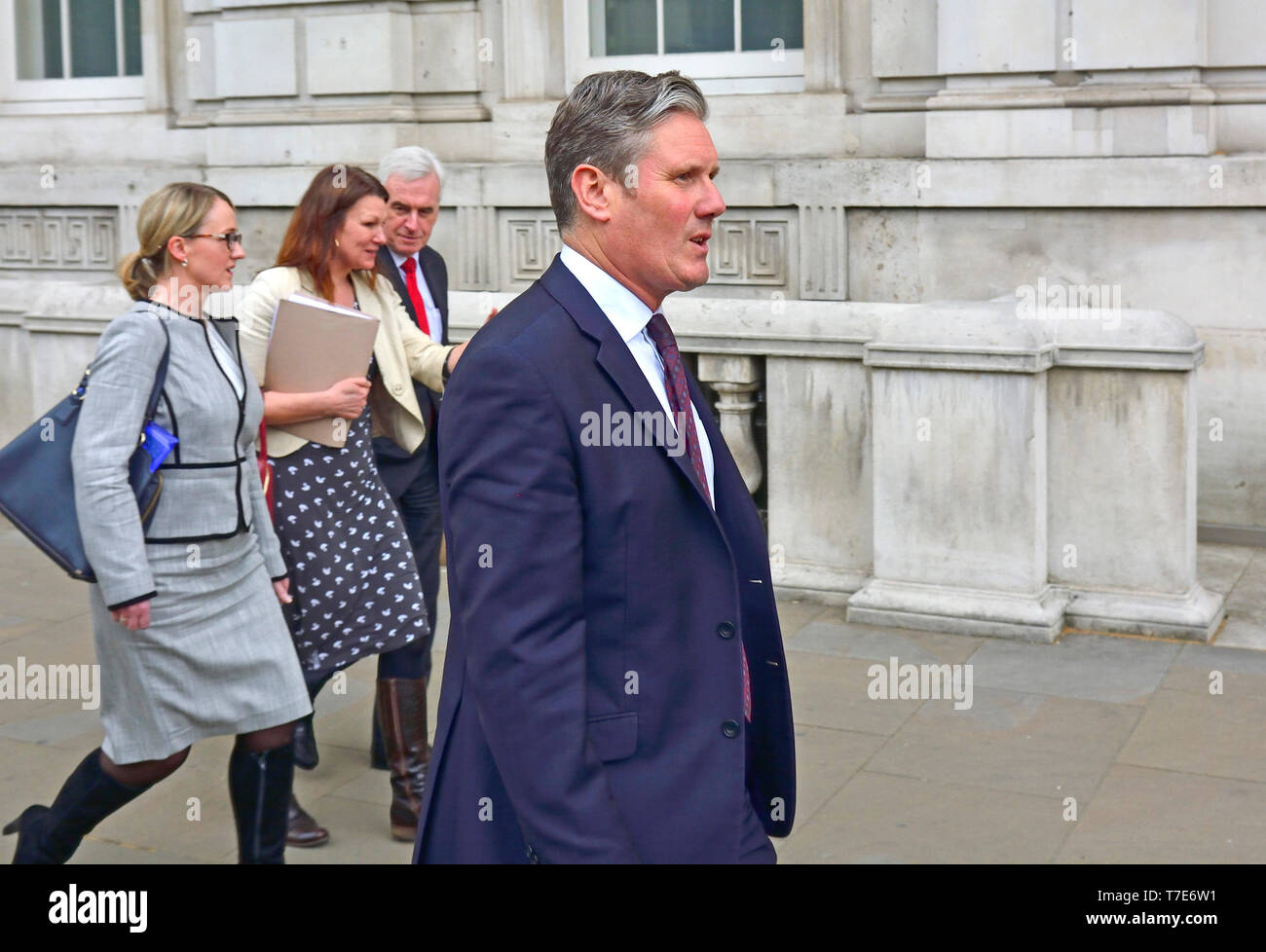 Londres, Royaume-Uni. 7 mai, 2019. L'équipe de négociation de la main-d'arriver au bureau du Cabinet à Whitehall pour la poursuite des négociations avec le gouvernement Envoi et retour sur un Brexit traiter. Sir Keir Starmer, Rebecca Long-Bailey, Sue Hayman et John McDonnell arriver Crédit : PjrFoto/Alamy Live News Banque D'Images