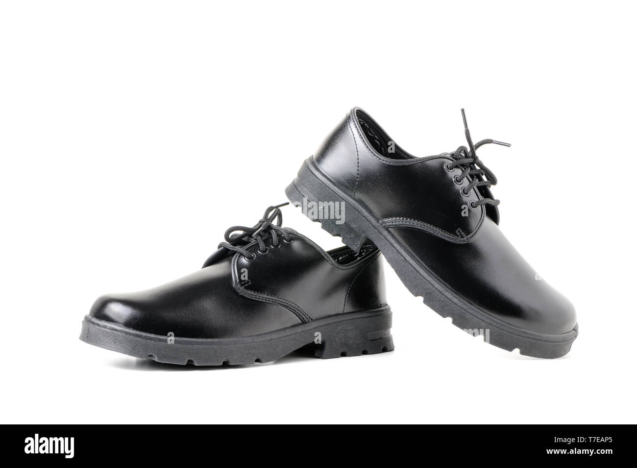 Nouveau cuir chaussures étudiant isolé sur fond blanc, se préparer à  retourner à l'école concept Photo Stock - Alamy