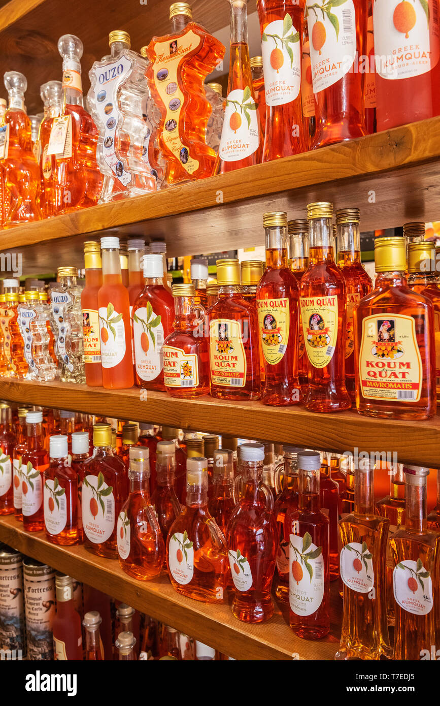 Liqueur de kumquat, vieille ville, Kerkyra, Corfou, îles Ioniennes, Grèce Banque D'Images